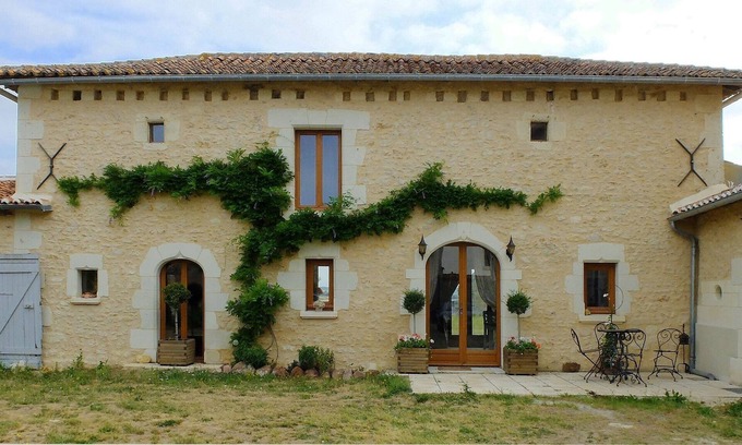 Oiron Cottage | A hideaway to allow you to rest, relax and enjoy this beautiful part of France