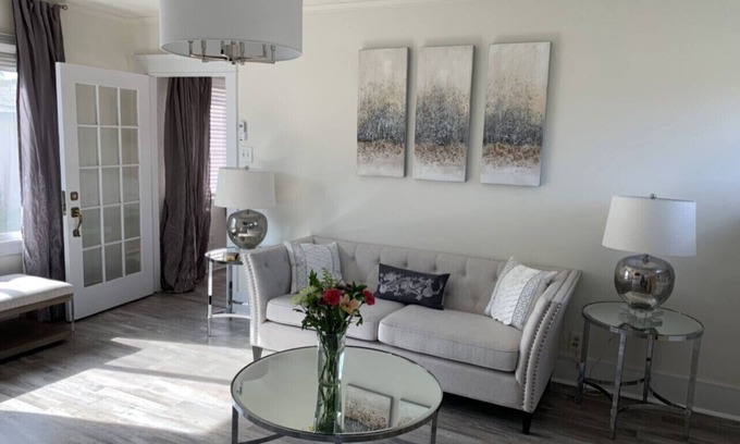 Alamitos Beach Apartment | A Home Away From Home
