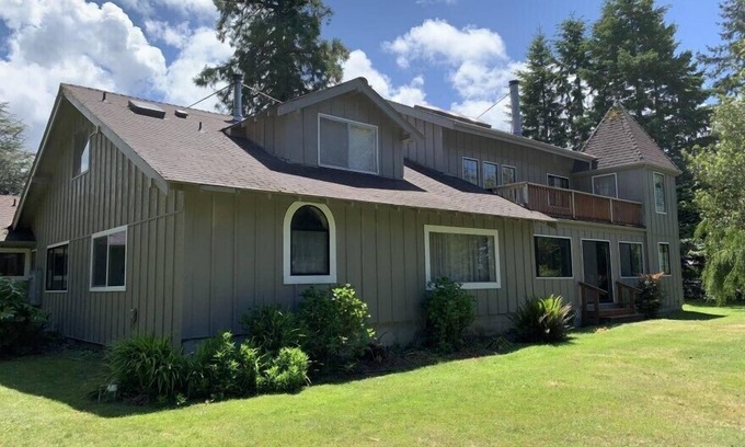 Bandon House | A Home on the Range at Bandon Crossings 6 bedrooms