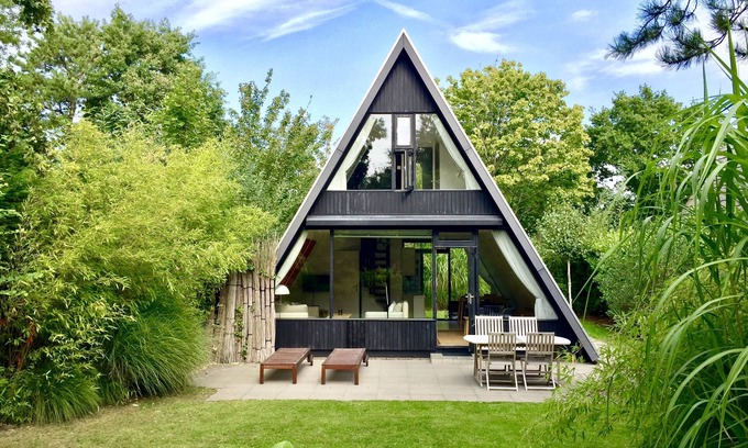 Scharendijke House | A-House. nl Top-house with garden right on the marina, beach and sea