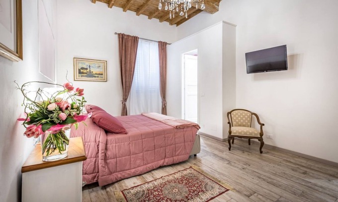 Isolotto Apartment | A house on the Florentine riverside by Mmega