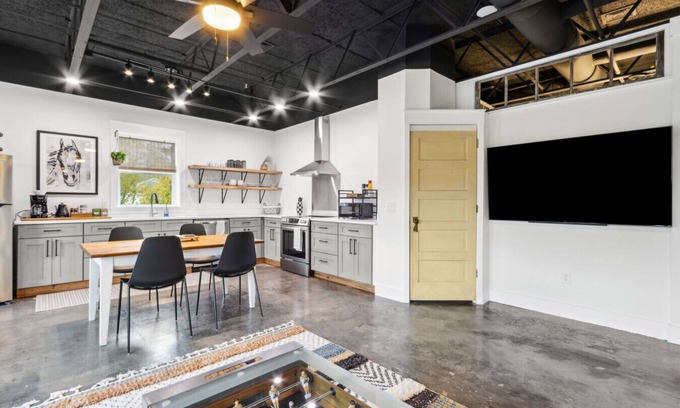 St. Marys Apartment | #A Industrial Studio Loft Downtown!