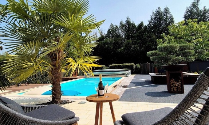 Lorigne Bed & Breakfast | A la Jolie Campagne - bed and breakfast with breakfast and swimming pool