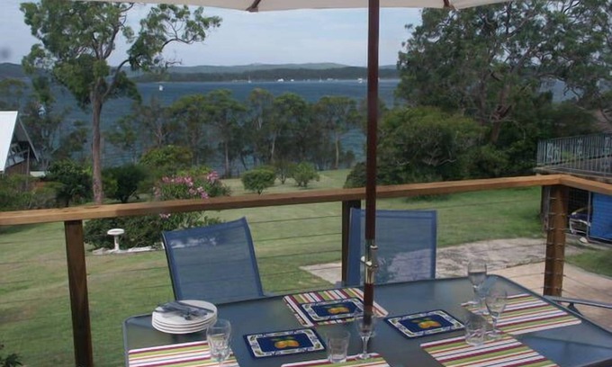 Silverwater House | A Lakehouse Escape on the Waterfront