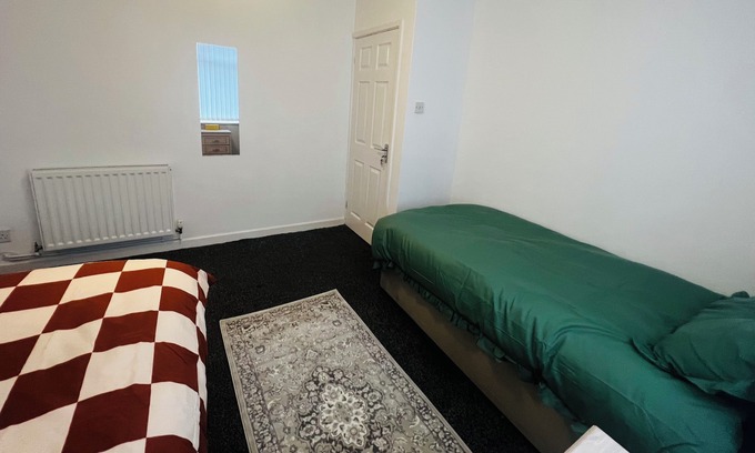 Liverpool House | A larger room with 2 single beds