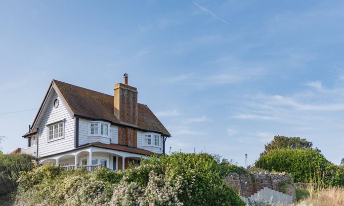 Martin House | A luxury coastal holiday home with panoramic views of the English Channel