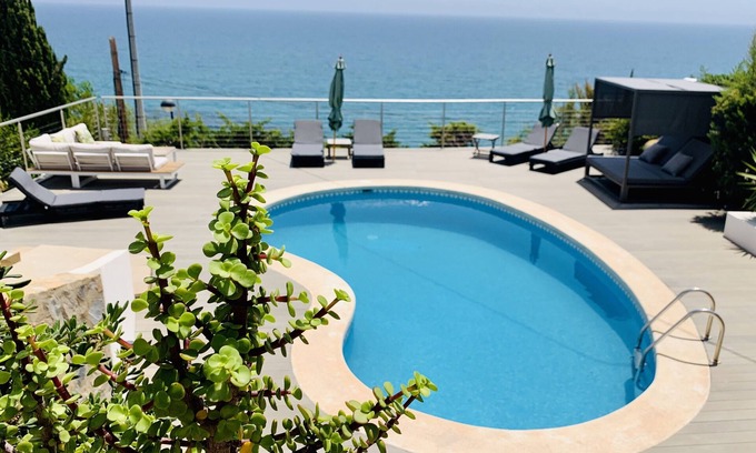 Coveta Fuma Villa | A luxury villa with breathtaking sea views