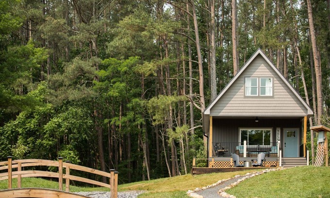 Shenandoah Cabin | A majestic, water's edge retreat on the banks of the Shenandoah River