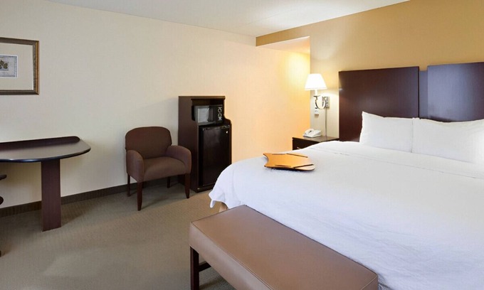 Lino Lakes House | A Memorable Experience w/ Our Lovely King Room