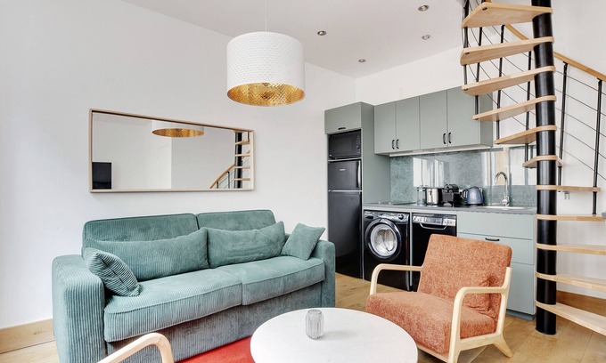 Quartier des Grandes-Carrieres Apartment | A Nice Duplex in Montmartre