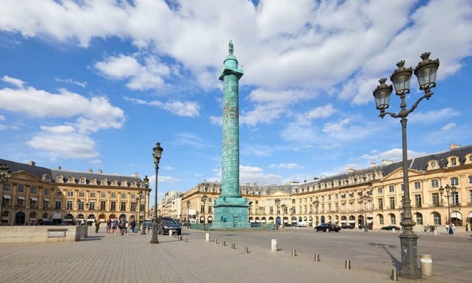 Quartier de la Place-Vendome Apartment | A PERFECT BLEND OF HISTORIC PARISIAN CHARM & MODERN COMFORT -ST GEORGE - 3 BEDS