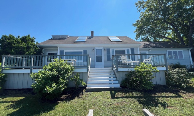 Mid-Coast and Islands Cottage | A perfectly placed cottage overlooking Mackerel Cove!