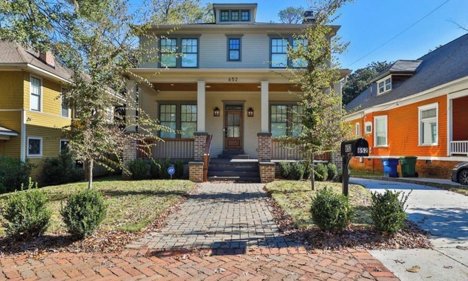 West End Apartment | A Piece of West End (2BR)