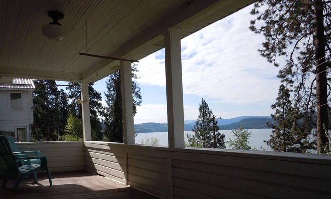 Harrison Cottage | A Place For Family And Friends To Gather And Enjoy The Splendors Of The Lake.