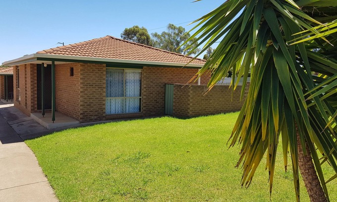 Mount Austin Villa | A Place to Stay in Wagga