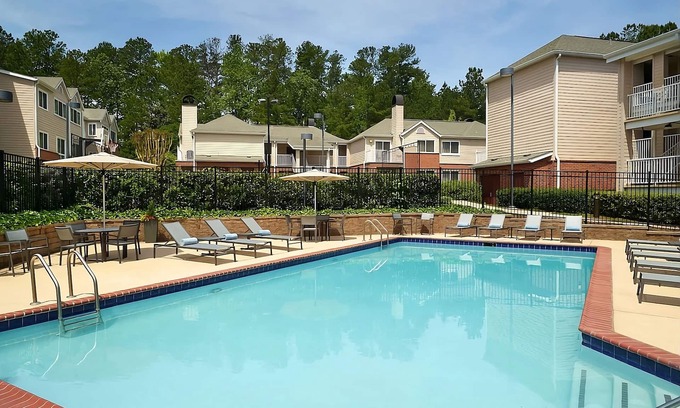Alpharetta Hotel | A Place You'll Surely Enjoy! Full Kitchen, Free Breakfast, Pets Allowed