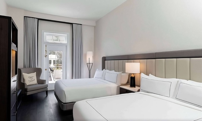 Charleston Historic District Hotel | A Place You'll Surely Enjoy! Outdoor Swimming Pool, Pet-friendly Property!