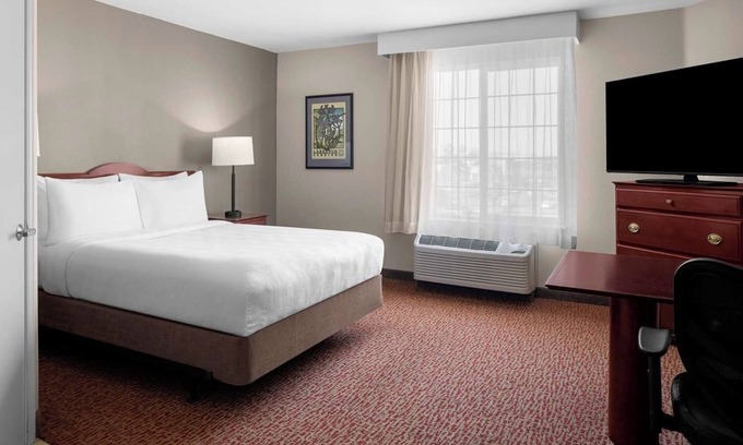 East Lake Hills Hotel | A Place You'll Surely Enjoy! Relaxing Studio Suite w/ Complimentary Breakfast!