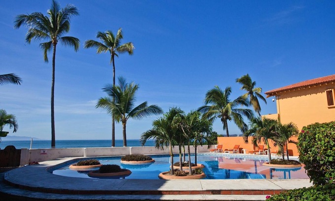 Bucerias Villa | A pool and a beach… What else do you need? Check out my REVIEWS! GREEN!