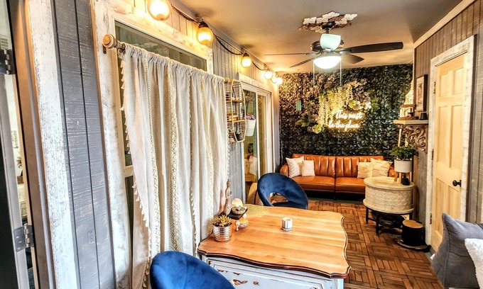 Vista De Oeste Condo | A quiet & unique space near the Heart of Westgate Entertainment District