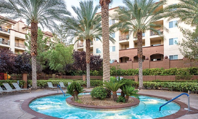 Enterprise Resort | A resort close to airport, shuttle to the city and LAZY RIVER and full kitchenn