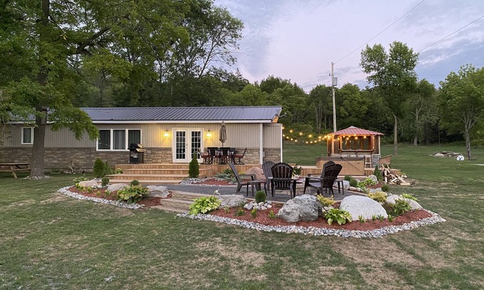 Campbellford House | A Resort Style Stay