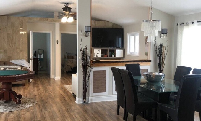 Campbellford Cottage | A Reunion Retreat