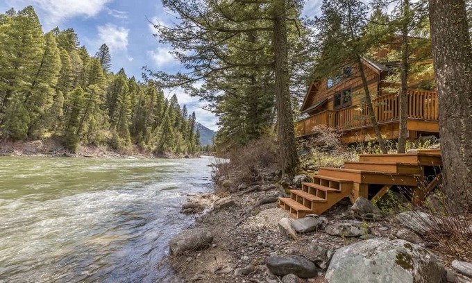 Gallatin Gateway Cabin | A River Runs Through It - True Montana Retreat