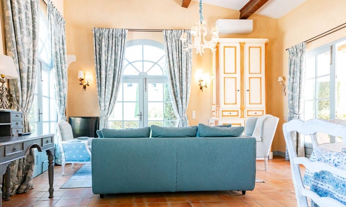 Loriol-du-Comtat Cottage | A romantic cottage for two