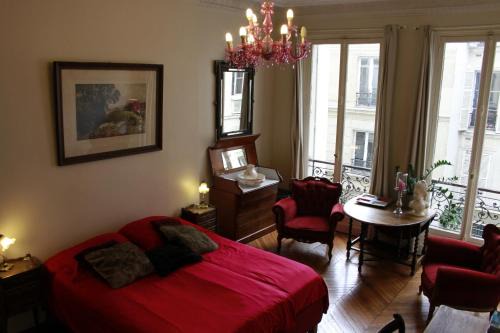 Saint-Vincent-de-Paul Bed & Breakfast | A Room In Paris