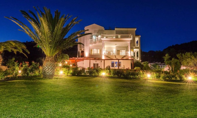 Achlia Villa | A seafront villa with swimming pool