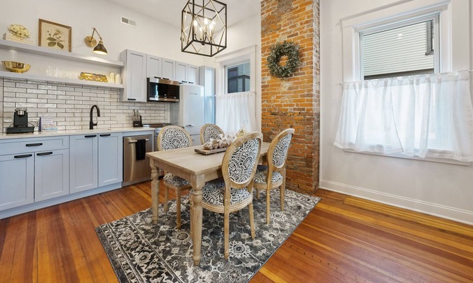 Sandusky House | A Serene and Stunning Condo just moments from Cedar Point E