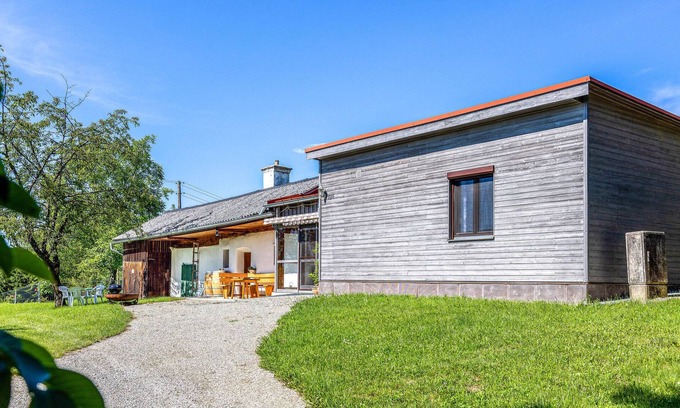 Inzenhof House | A small vacation home in southern Burgenland with just 50 m² of living space is available here south