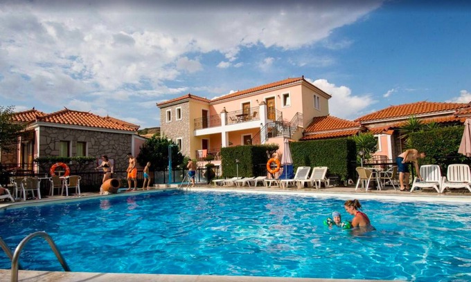 Anaxos Apartment | A spacious and bright studio with balcony