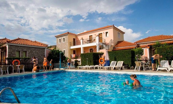 Anaxos Apartment | A spacious and bright studio with balcony