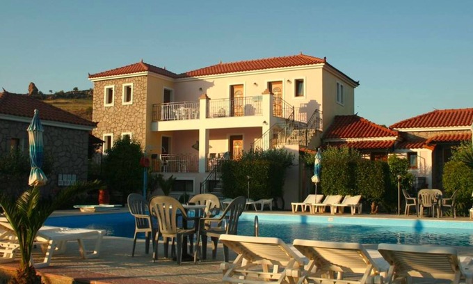 Anaxos Apartment | A spacious and bright studio with balcony