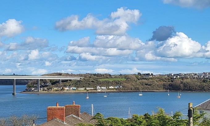 Neyland Cottage | A spacious apartment just a short stroll to the marina and with beautiful estuary views.
