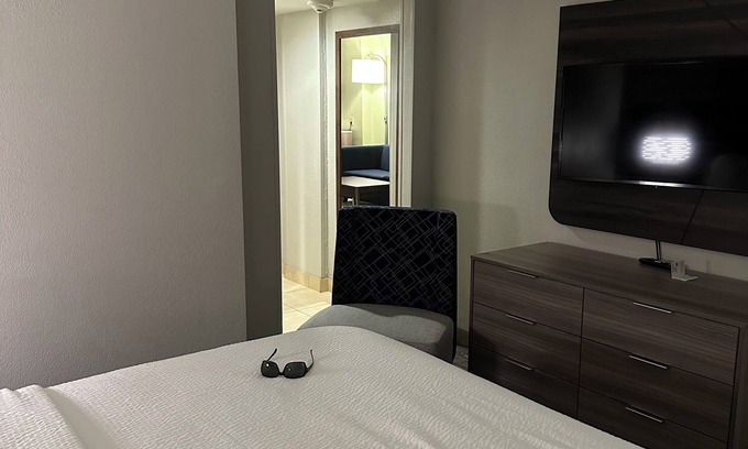 The Villages House | A Spacious, Cozy Escape, seconds from Brownwood Sq. In The Heart of The Villages