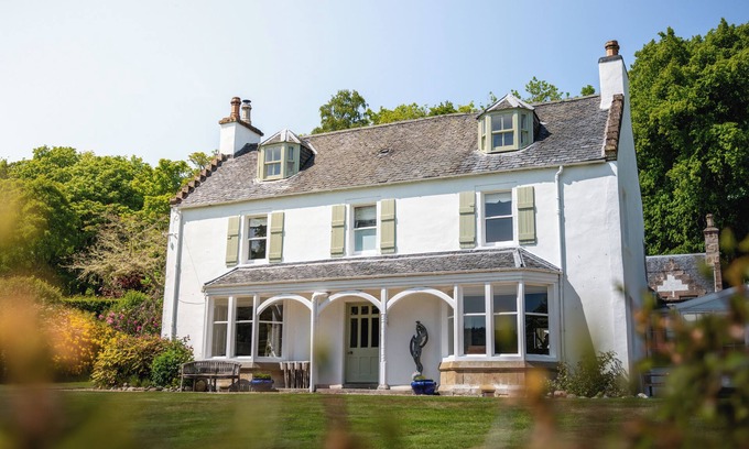 Dingwall House | A spacious family retreat in the Highlands. Pet Friendly
