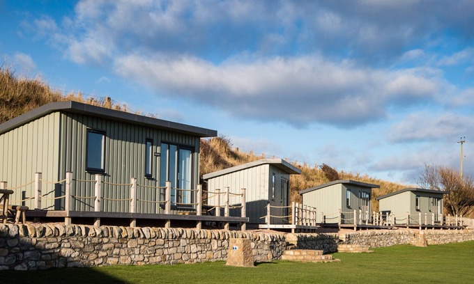 Anstruther Cabin | A standard beach hut that sleeps 4 guests in 1 bedroom