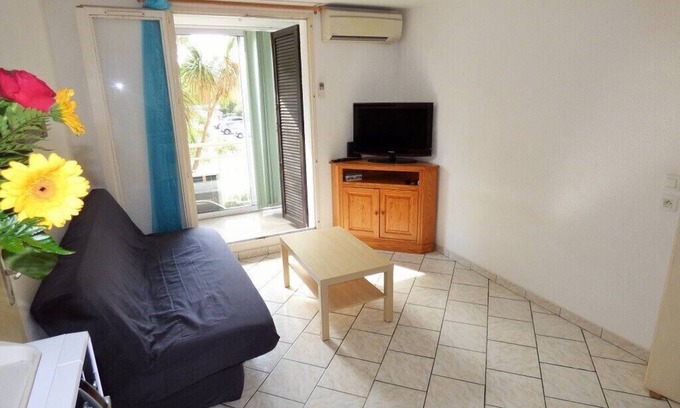 Les Sablettes Apartment | A stone's throw from the beach of Les Sablettes, all on foot, private parking.