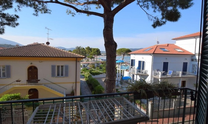 Marina di Campo Apartment | A stone's throw from the sea