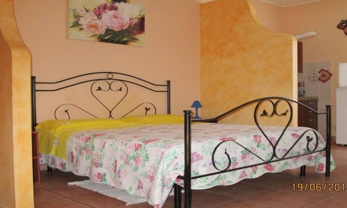 Loreto House | A studio apartment that brings summer inside