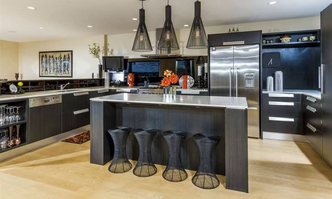 Torbay House | A stunning cliffside home with an expansive 270-degree panoramic sea view.