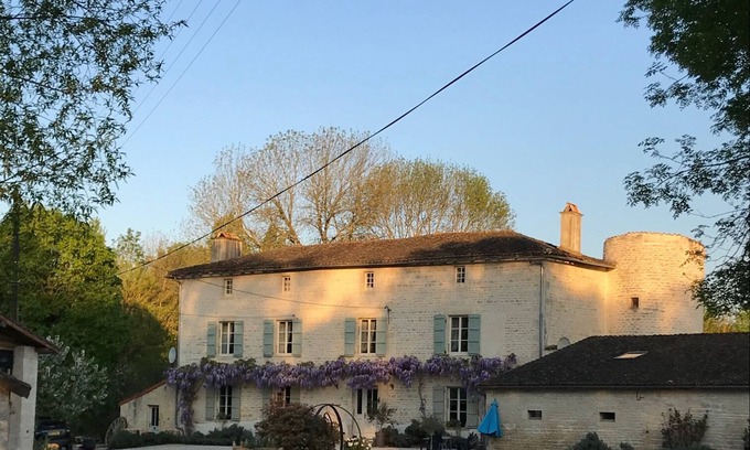 Brioux-sur-Boutonne House | A stunning 17th century manor house