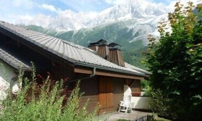 Les Bossons Apartment | A superb 2 bedroom appartment within private chalet complex with stunning views