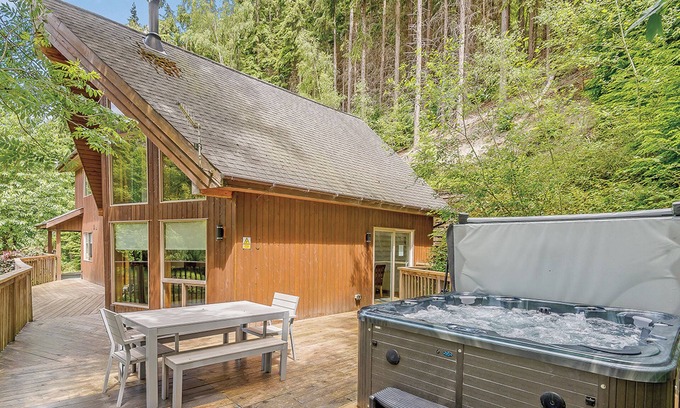 Llangollen Ski Chalet | A superbly appointed impressive two storey luxury lodge.