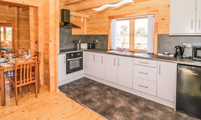 Dwyran Cottage | A top quality lodge with stunning views of the Snowdonia mountain range in the distance.