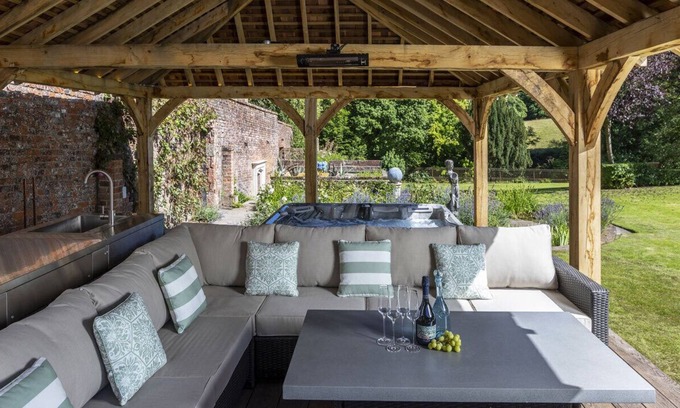 Kippen House | A Tranquil Scottish Retreat by Loch Lomond, 7 bedroom country house sleeping 14 guests