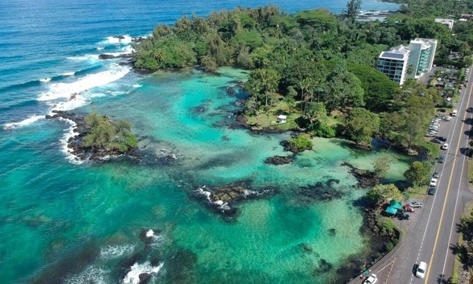 Hilo Condo | A Tropical Paradise 2 Bed/1bath. Stunning Bay and Ocean Views